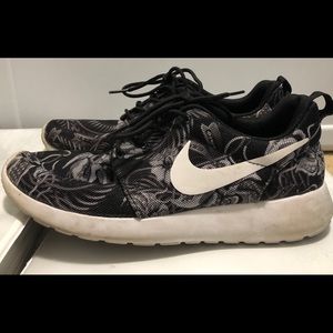 Nike Floral Roshe One